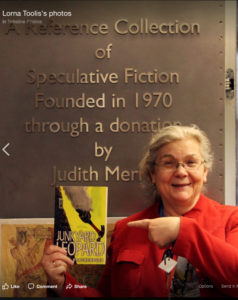 a photo of Lorna Toolis smiling as she was inducted into the Canadian Science Fiction and Fantasy Hall of Fame